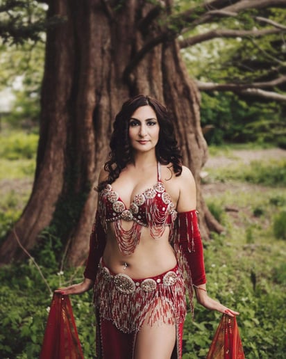 Gallery photo 3 of Raquel Oriental Belly Dancer