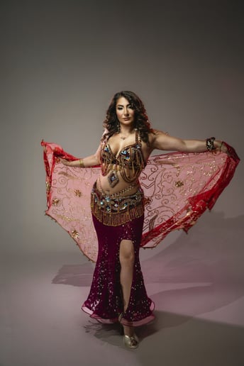 Gallery photo 4 of Raquel Oriental Belly Dancer