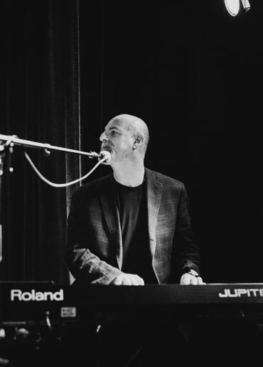 Gallery photo 1 of Ray van Straten - Pianist For Your Special Event
