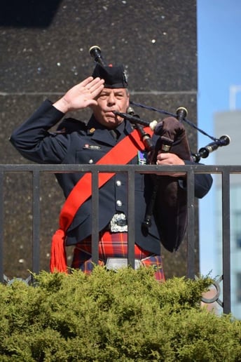 Gallery photo 4 of Real Scottish Bagpiper