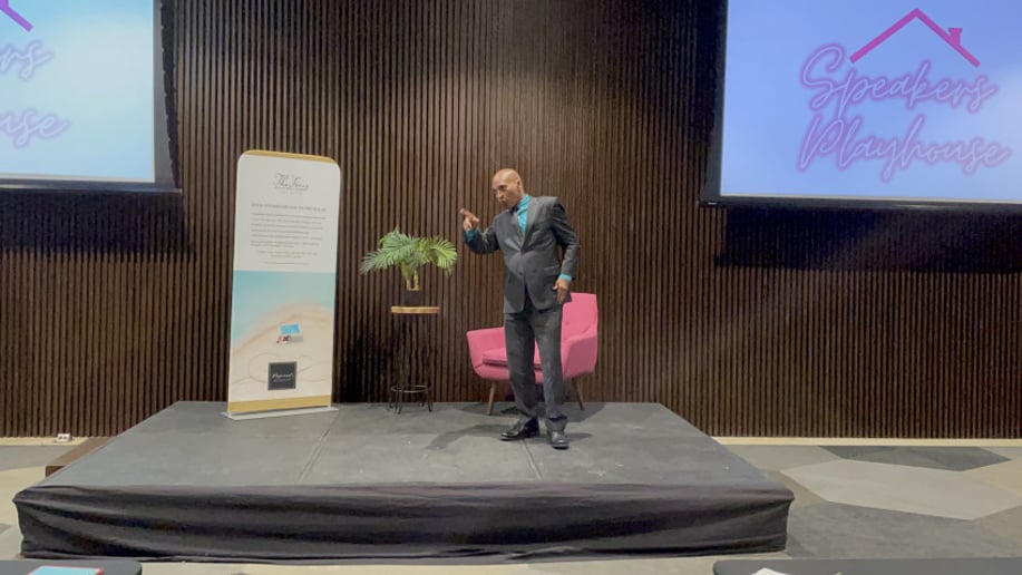 Gallery photo 2 of Toronto Motivational Speaker - Shiraz