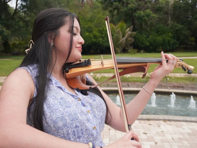 Gallery photo 6 of Rebeca Obermeier Violinist