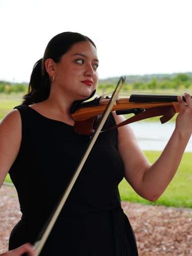 Gallery photo 5 of Rebeca Obermeier Violinist