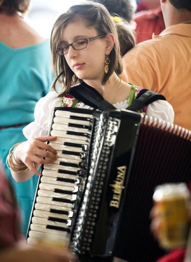 Gallery photo 1 of Rebecca Jane Accordion/Keyboard/Pianist