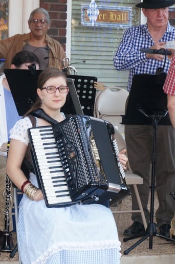 Gallery photo 26 of Rebecca Jane Accordion/Keyboard/Pianist