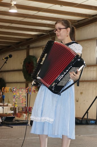 Gallery photo 31 of Rebecca Jane Accordion/Keyboard/Pianist