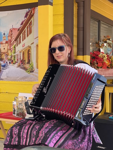 Gallery photo 36 of Rebecca Jane Accordion/Keyboard/Pianist
