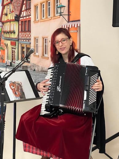 Gallery photo 65 of Rebecca Jane Accordion/Keyboard/Pianist