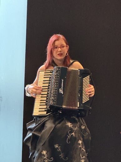 Gallery photo 68 of Rebecca Jane Accordion/Keyboard/Pianist
