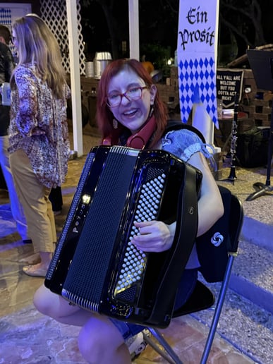 Gallery photo 76 of Rebecca Jane Accordion/Keyboard/Pianist