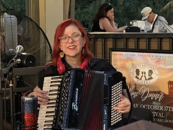 Gallery photo 77 of Rebecca Jane Accordion/Keyboard/Pianist