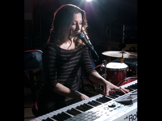 Gallery photo 4 of Rebecca De La Torre Band, Vocalist/Pianist