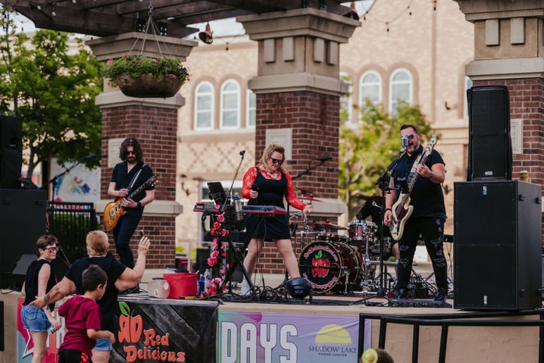 Gallery photo 1 of Red Delicious Band