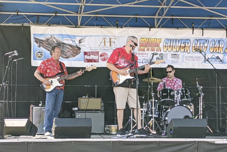 Gallery photo 7 of Red Surf Band