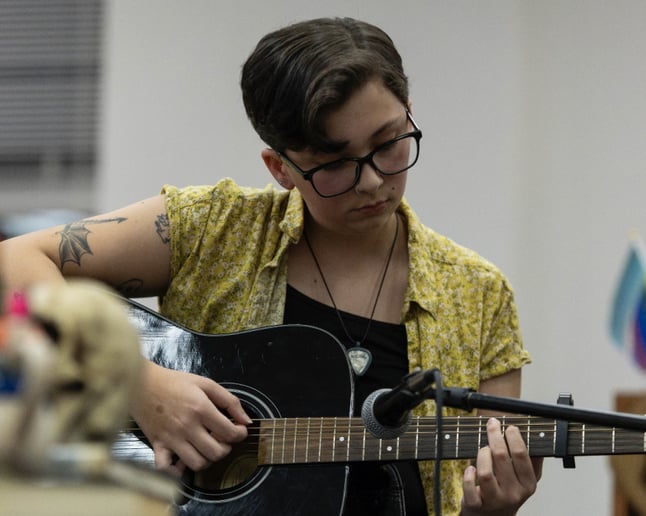 Gallery photo 4 of Reece DesRochers - Musician