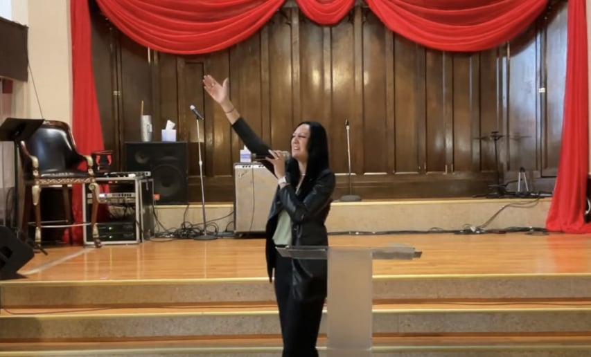 Gallery photo 9 of Rev Fiona Houtman