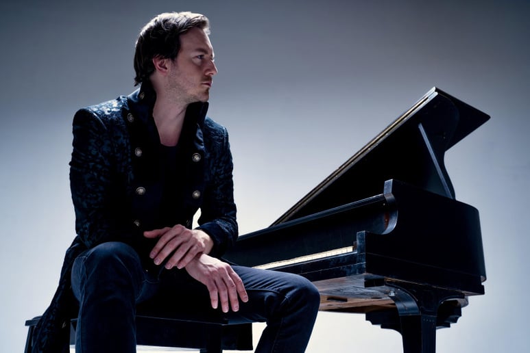 Gallery photo 9 of REUEL - Corporate & Wedding Pianist