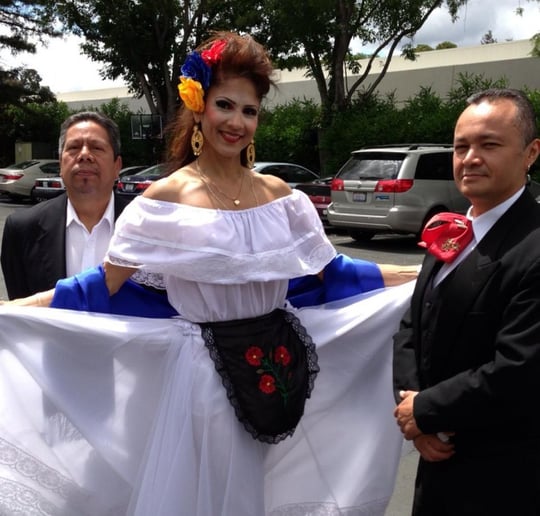 Gallery photo 2 of Reyna y su Trio Latin-Mariachi Band