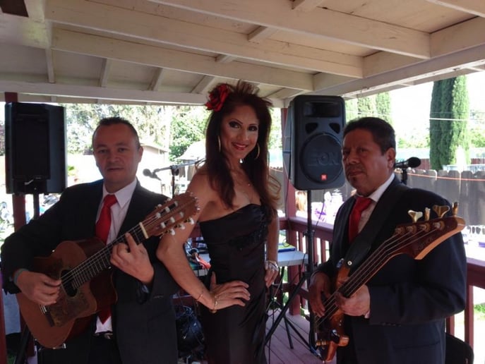 Gallery photo 4 of Reyna y su Trio Latin-Mariachi Band