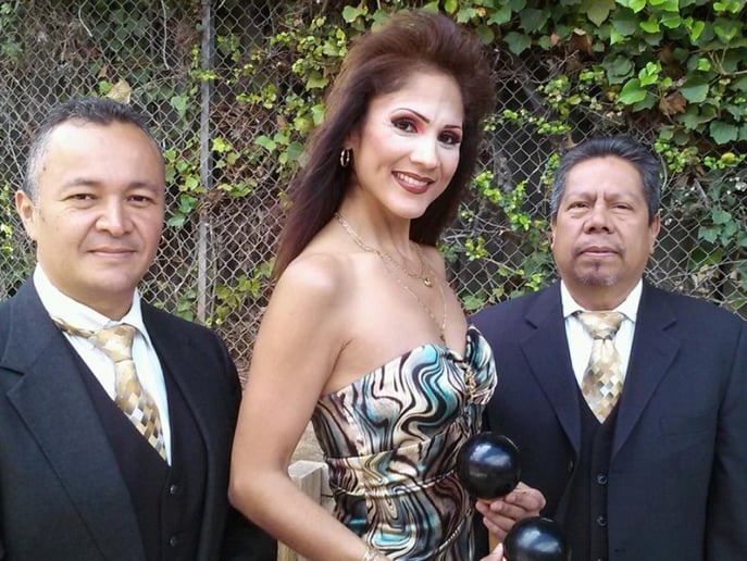 Gallery photo 12 of Reyna y su Trio Latin-Mariachi Band