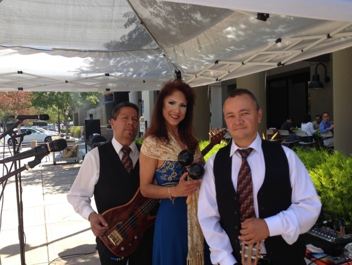 Gallery photo 24 of Reyna y su Trio Latin-Mariachi Band