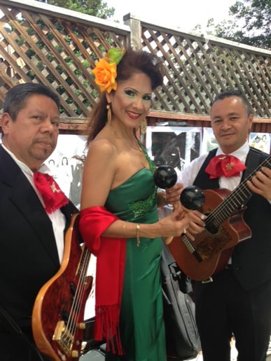 Gallery photo 26 of Reyna y su Trio Latin-Mariachi Band