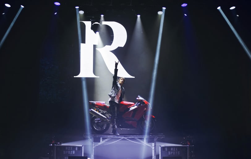 Gallery photo 3 of REZA // Magician / Illusionist / Entertainer