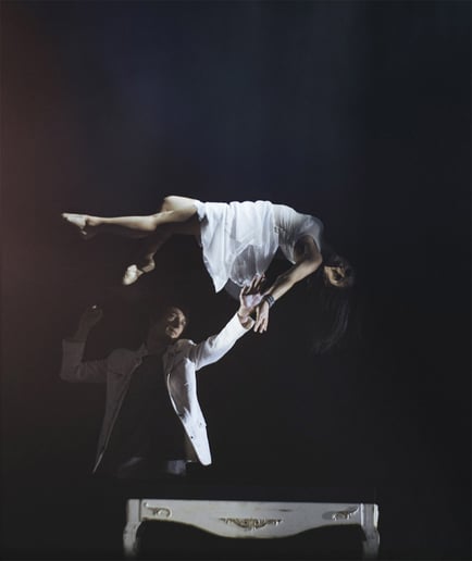 Gallery photo 4 of REZA // Magician / Illusionist / Entertainer