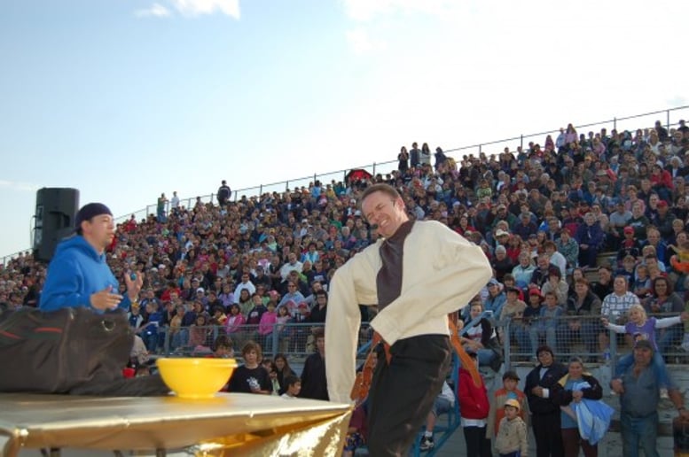 Gallery photo 2 of Richard Young the Magician