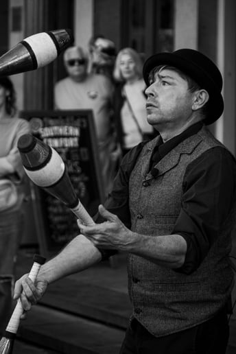 Gallery photo 1 of Rick the Juggler