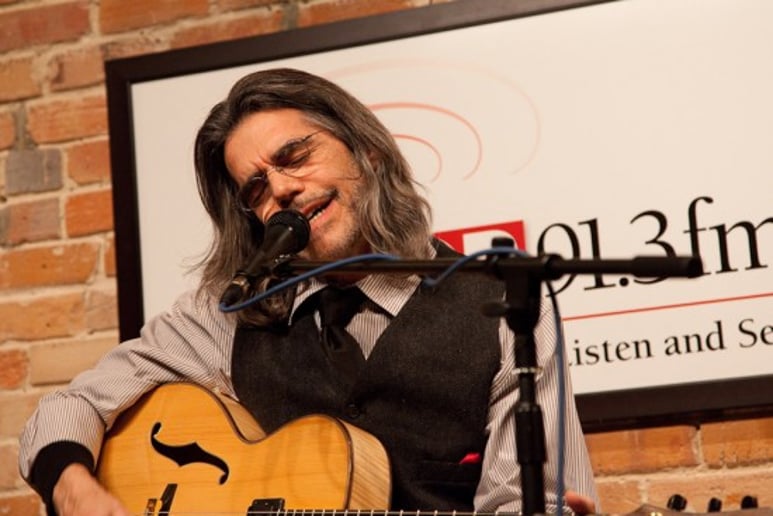 Gallery photo 3 of Rick Tobey playin dem Chickenhead Blues