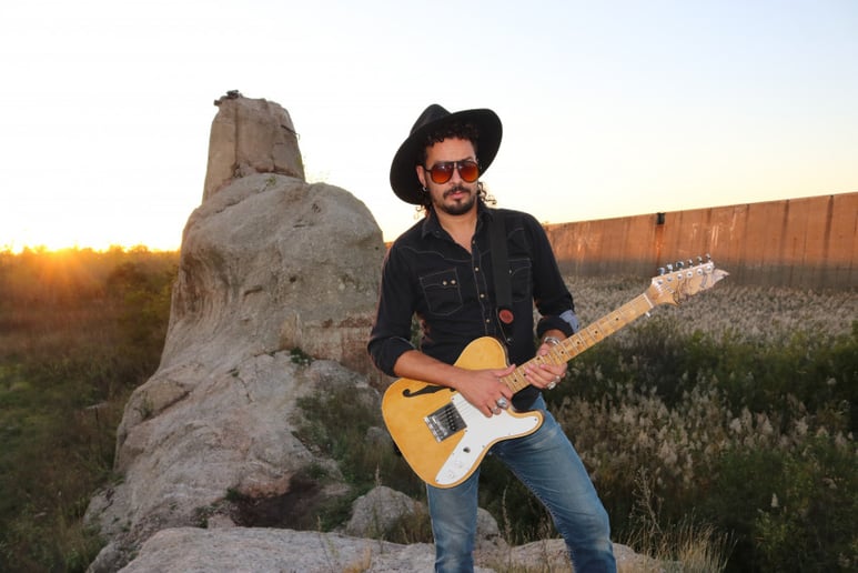 Gallery photo 1 of Ricky Liontones