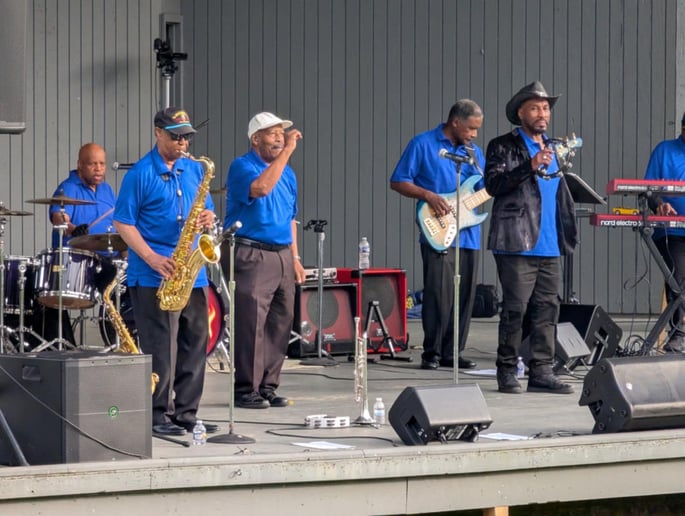 Gallery photo 1 of Rise Band And Show