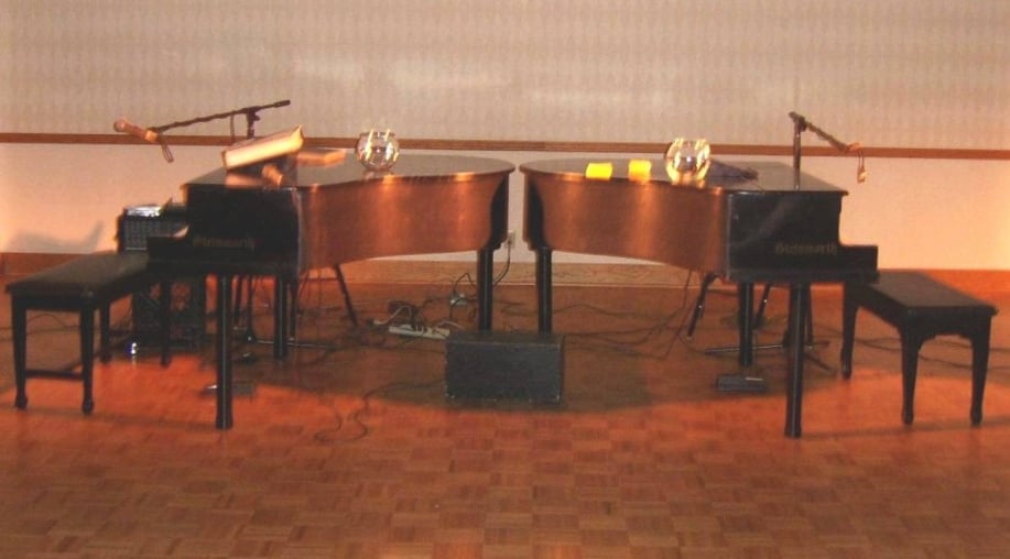 Gallery photo 10 of River Rats Dueling Pianos