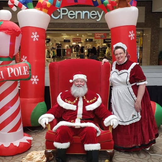 Gallery photo 5 of Riverwalk Santa