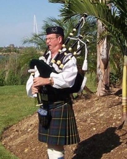 Gallery photo 1 of Bagpiper: Robert Mitchell