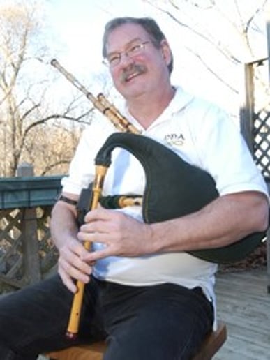Gallery photo 2 of Bagpiper: Robert Mitchell