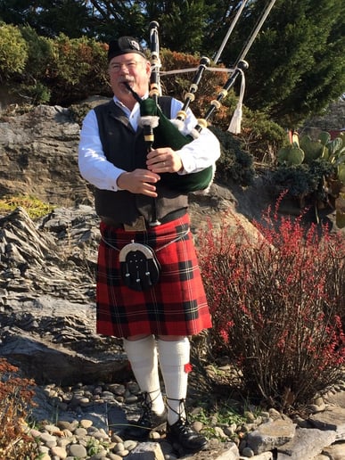Gallery photo 4 of Bagpiper: Robert Mitchell