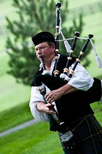 Gallery photo 6 of Bagpiper: Robert Mitchell
