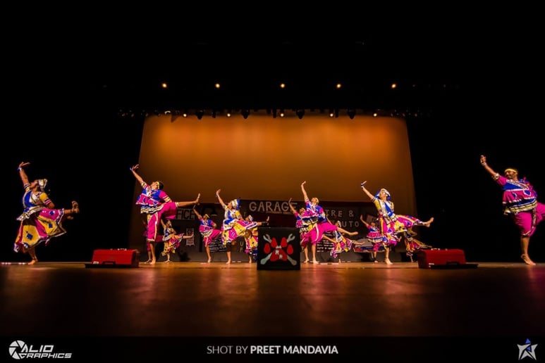 Gallery photo 1 of Roarin' Raas