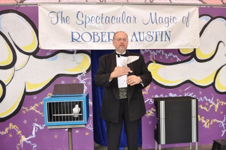 Gallery photo 6 of Robert Austin-Master Magician