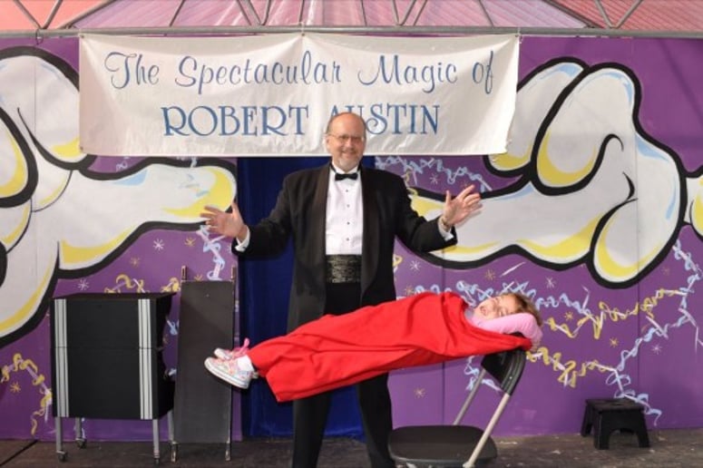 Gallery photo 7 of Robert Austin-Master Magician