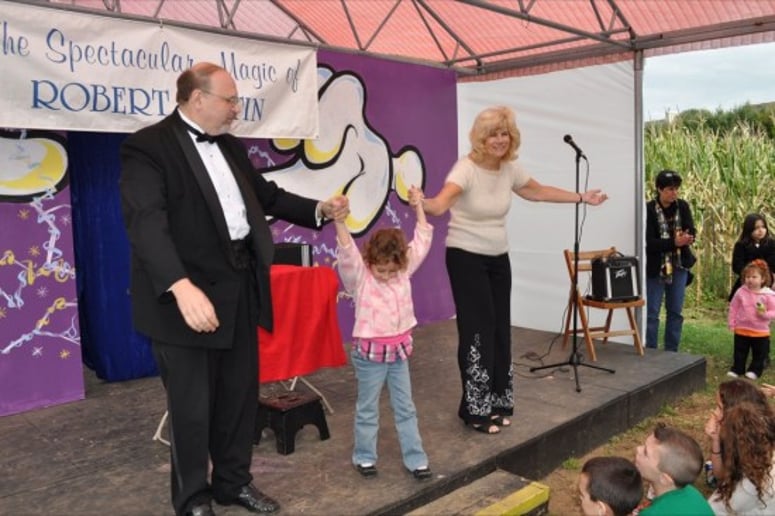 Gallery photo 10 of Robert Austin-Master Magician