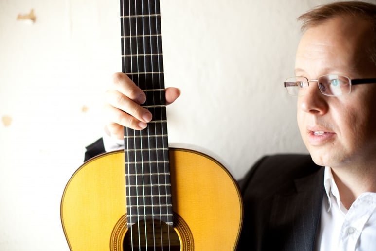 Gallery photo 1 of Robert Brown, classical guitarist
