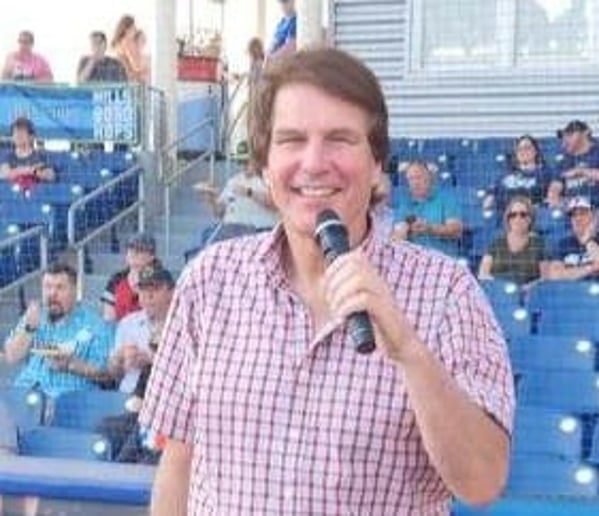 Gallery photo 3 of Robert Richter Singer/Guitarist