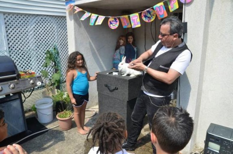 Gallery photo 5 of Roberto the Magician