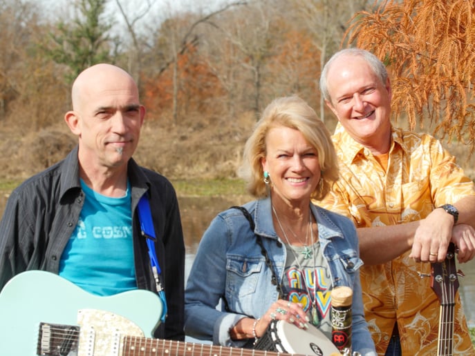 Gallery photo 7 of Robin & Steppin Out