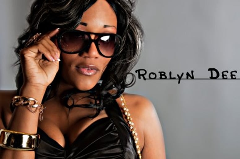 Gallery photo 1 of Roblyn Dee