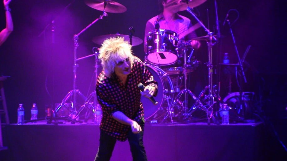 Gallery photo 5 of Rod Stewart Tribute Artist Vic Vaga