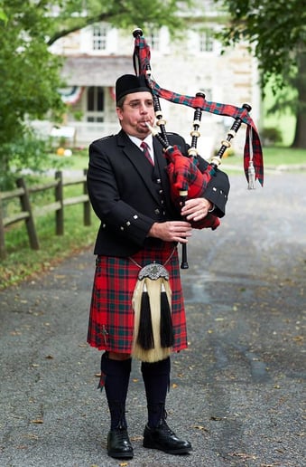 Gallery photo 2 of Roderick Nevin, Bagpiper